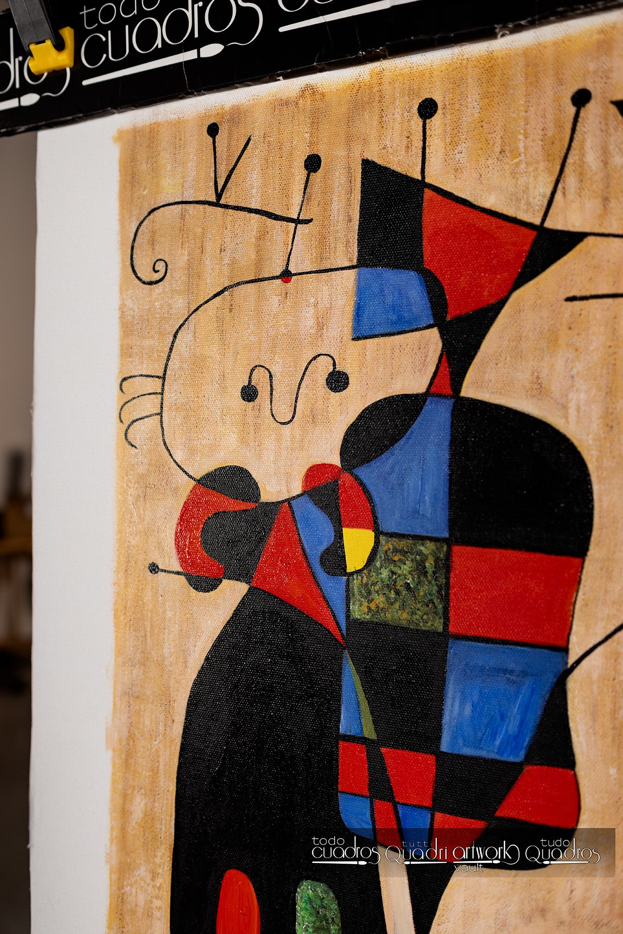 Personagens e cão diante do sol, Miró