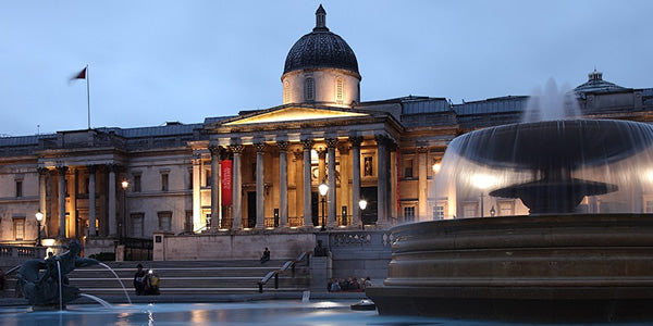 Foto all'alba della National Gallery.